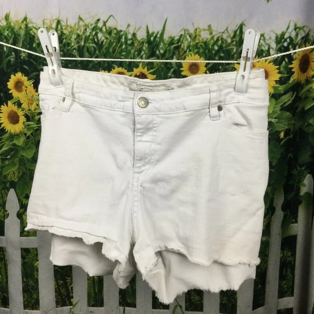 Torrid Denim White Jean Shorts Frayed Hem 26